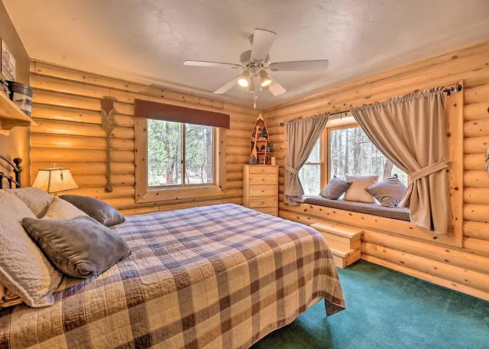 Holiday home 2-acre In W/ Fenced Yard *