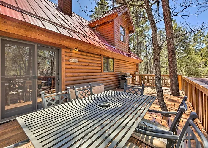2-acre In W/ Fenced Yard Holiday home