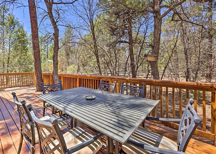 2-acre In W/ Fenced Yard Holiday home