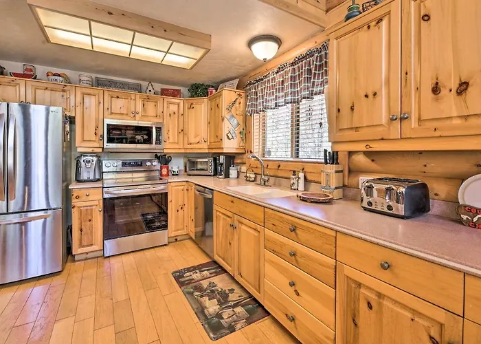 2-acre In W/ Fenced Yard Holiday home *