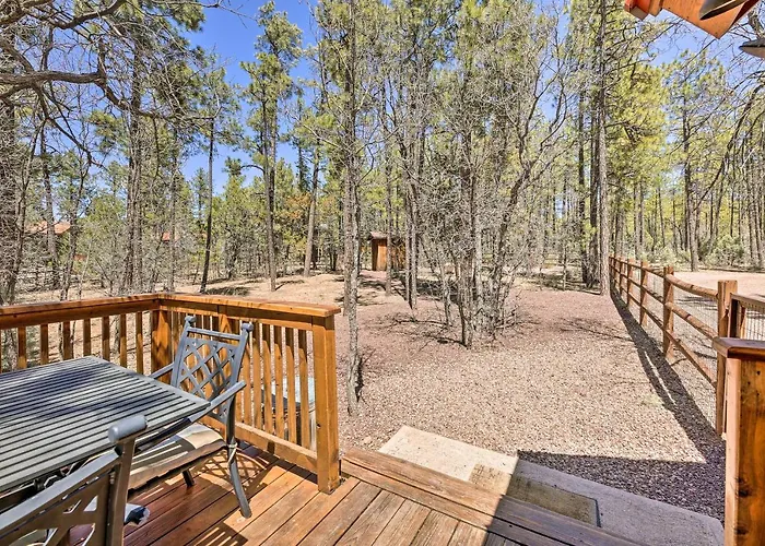 2-acre In W/ Fenced Yard Holiday home *