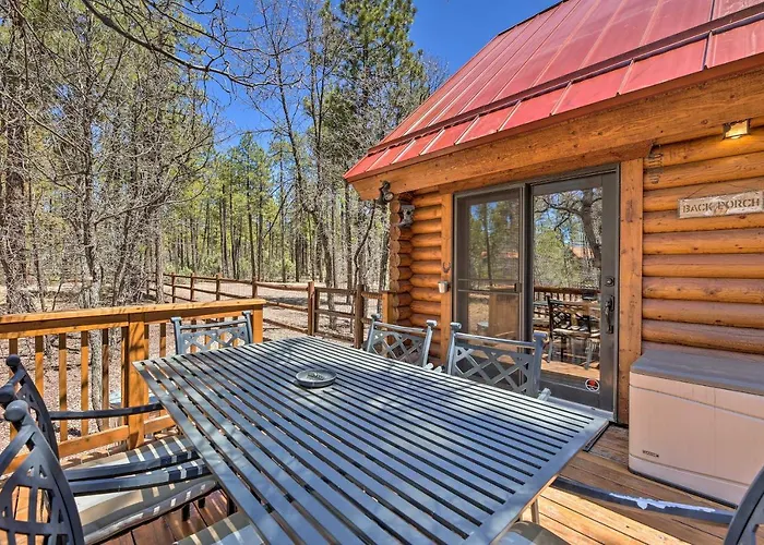 Holiday home 2-acre In W/ Fenced Yard