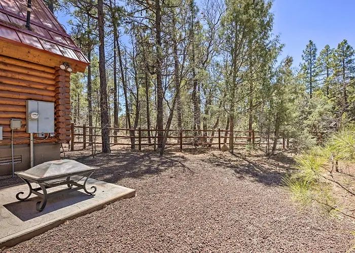 Holiday home 2-acre In W/ Fenced Yard