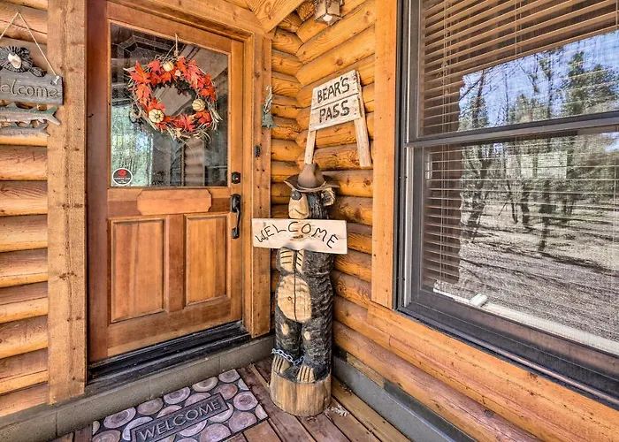 2-acre In W/ Fenced Yard Holiday home