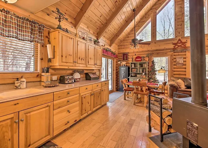 2-acre In W/ Fenced Yard Holiday home