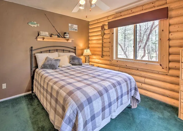 Holiday home 2-acre In W/ Fenced Yard *