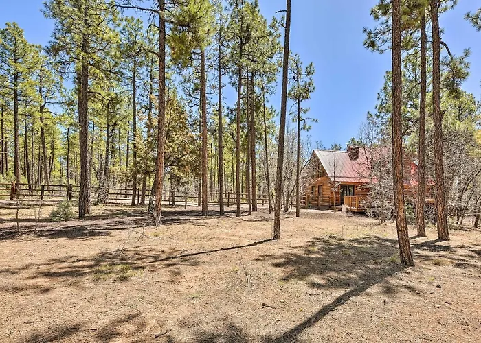Holiday home 2-acre In W/ Fenced Yard